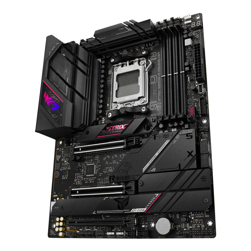 Nærbilde av ASUS ROG Strix B650E-E Gaming WiFi hovedkortets M.2-spor