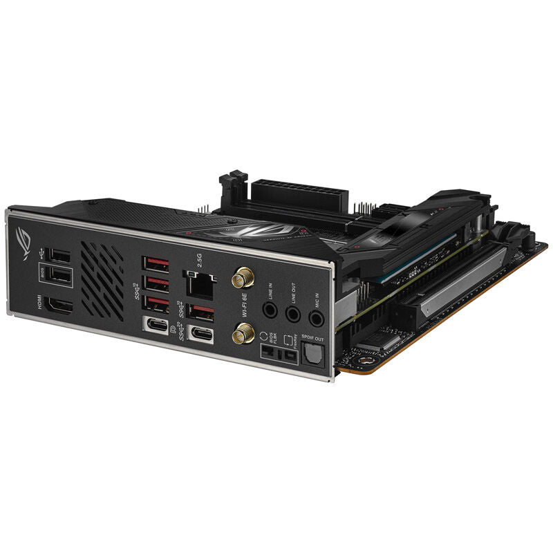 ASUS ROG Strix B650E-I Gaming WiFi hovedkort nærbilde av M.2 port