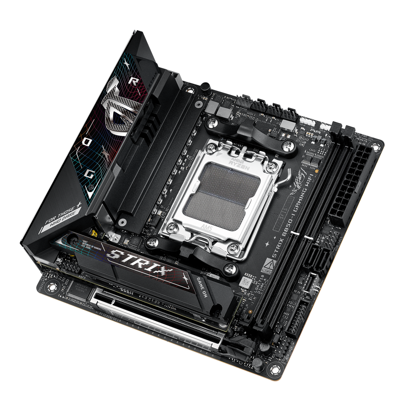 Visning av PCIe 5.0 x16 slot på ASUS ROG Strix B850-I Gaming WiFi hovedkort