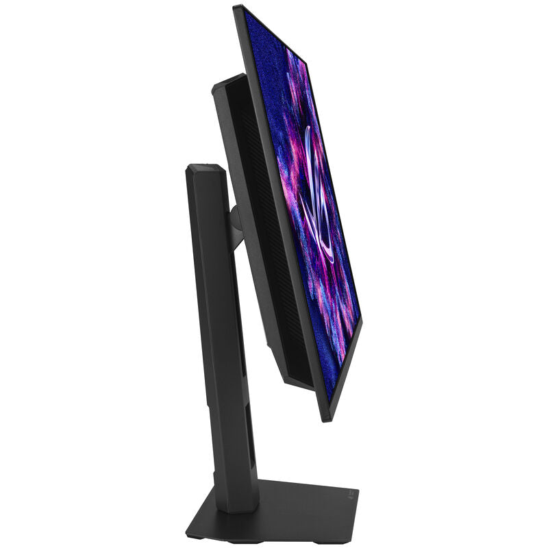 ASUS ROG Strix OLED XG27AQDNG montert på skrivebord