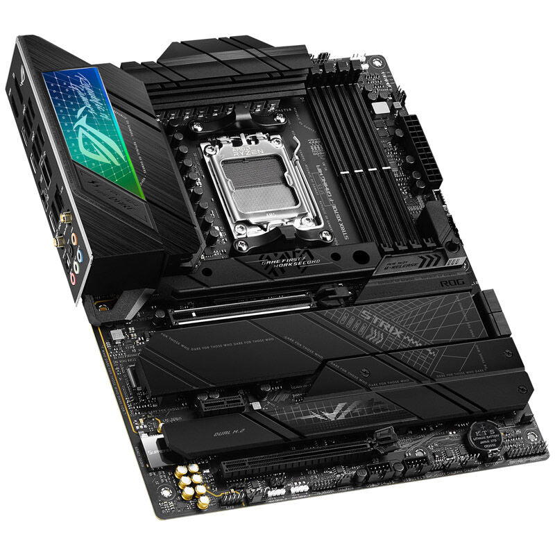 Baksiden av ASUS ROG Strix X670E-F Gaming WiFi hovedkort