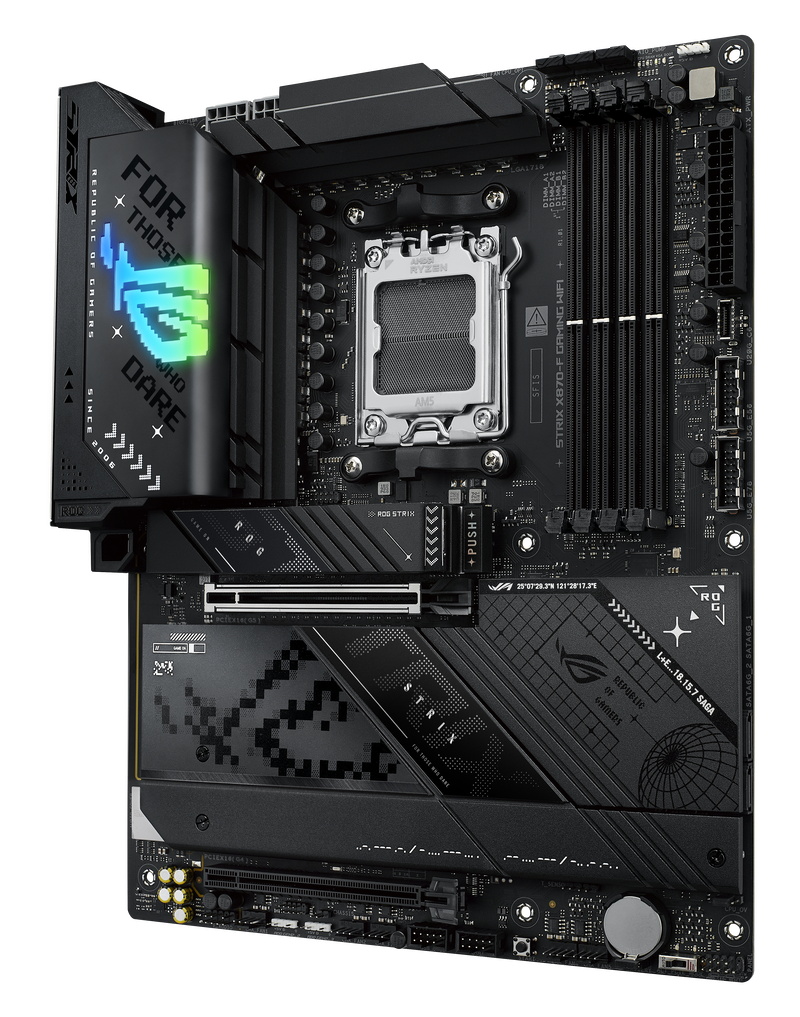 Nærbilde av PCIe 5.0 slot på ASUS ROG Strix X870-F Gaming WiFi hovedkort