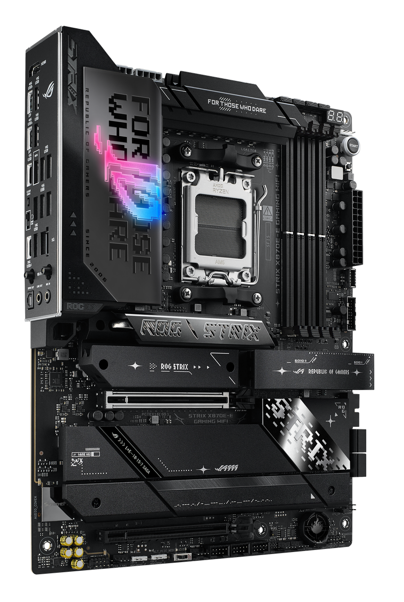 ASUS ROG Strix X870E-E Gaming WiFi hovedkort montert i PC