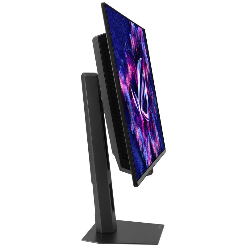 Montert ASUS ROG Strix XG27ACDMS på skrivebord