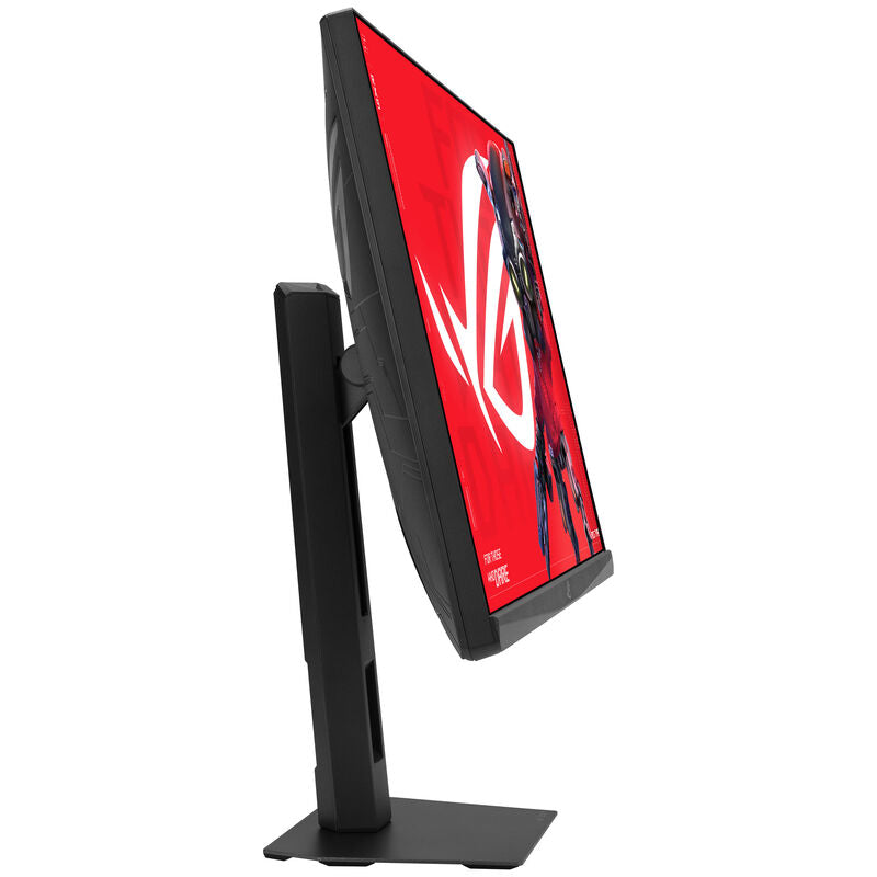 Montert ASUS ROG Strix XG27JCG 27" 5K gamingskjerm på skrivebord