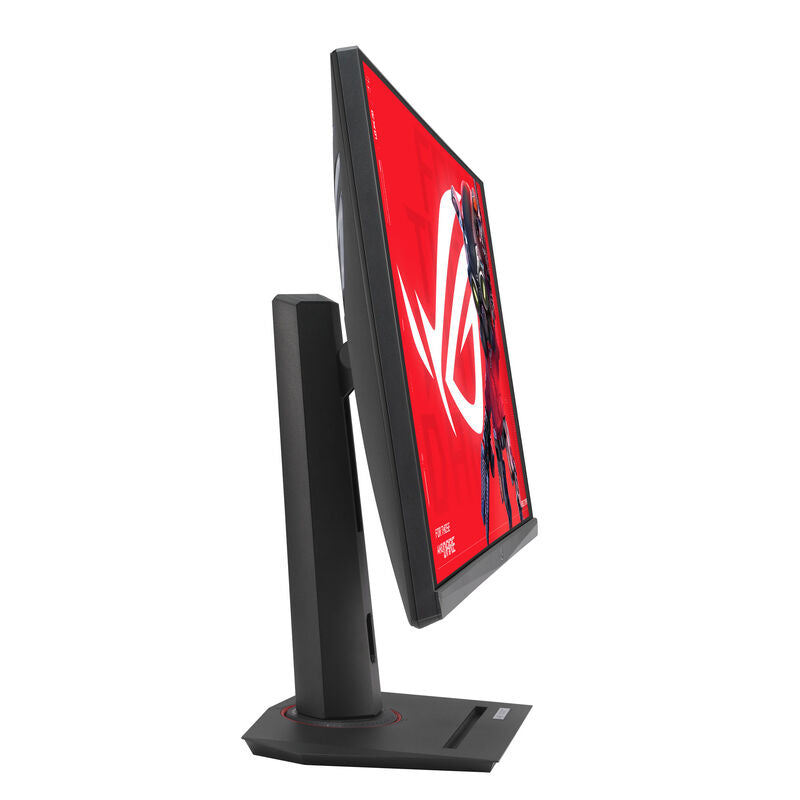ASUS ROG Strix XG32UCG montert på skrivebord