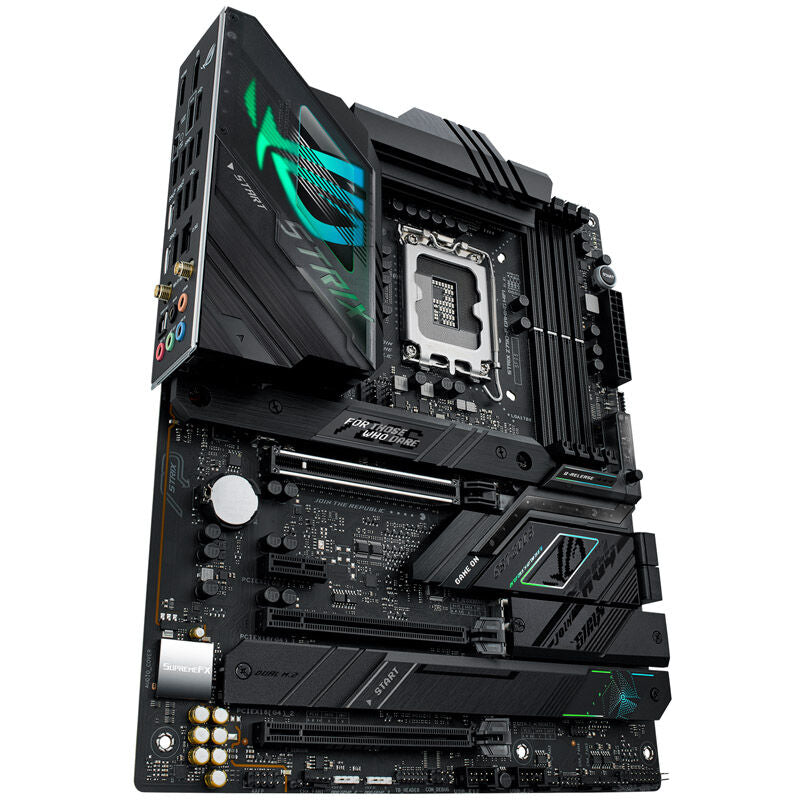 Sidevisning av ASUS ROG Strix Z790-F Gaming WiFi hovedkort