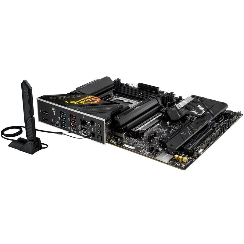 Nærbilde av ASUS ROG Strix Z890-H Gaming WiFi hovedkort PCIe slots