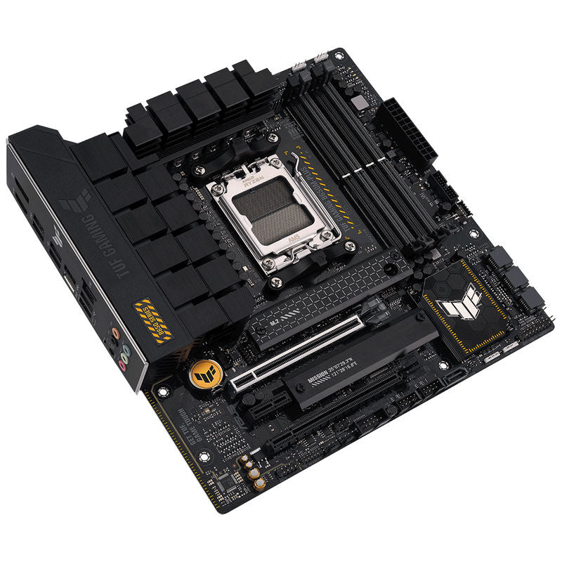 Montert ASUS TUF Gaming B650M-Plus hovedkort i PC-kabinett