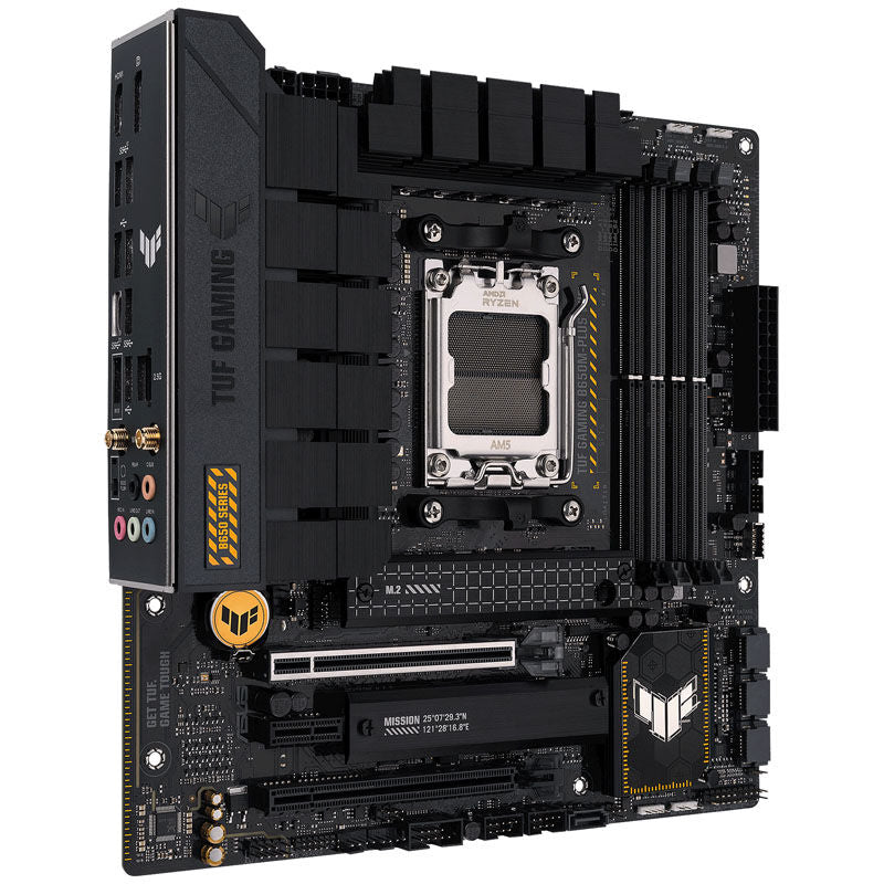 Nærbilde av ASUS TUF Gaming B650M-Plus WiFi hovedkort med fokus på M.2-porter