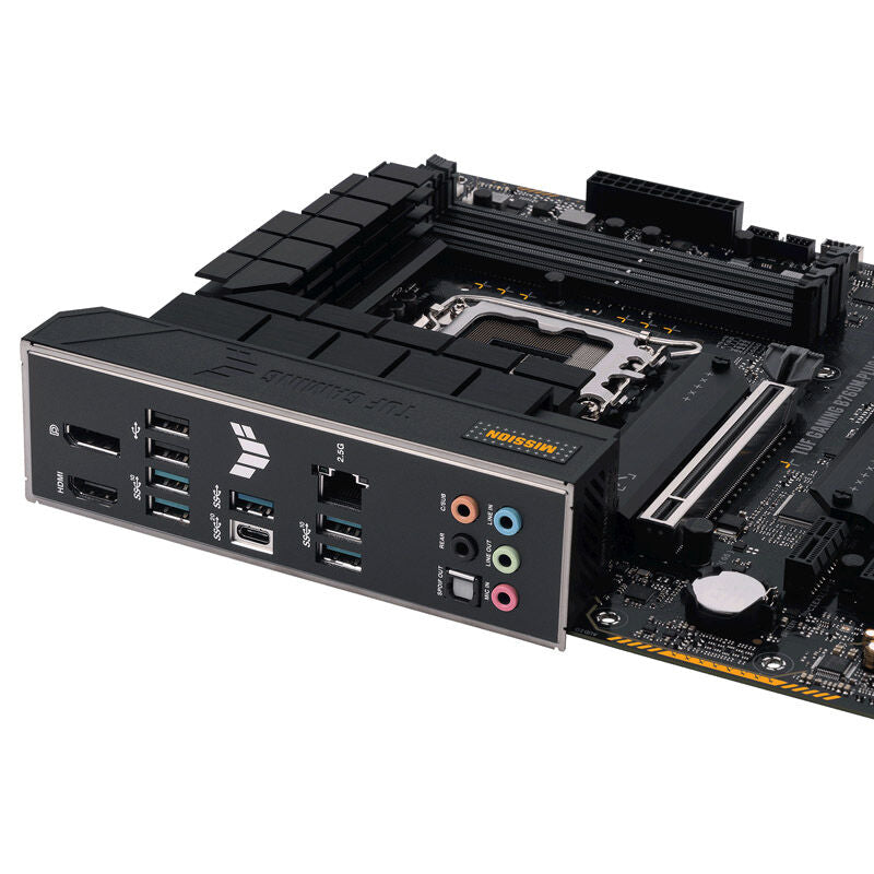 Nærbilde av ASUS TUF Gaming B760M-Plus D4 hovedkort minneplasser