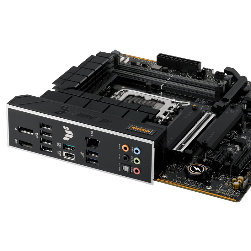Montert ASUS TUF Gaming B760M-Plus II hovedkort i PC-kabinett