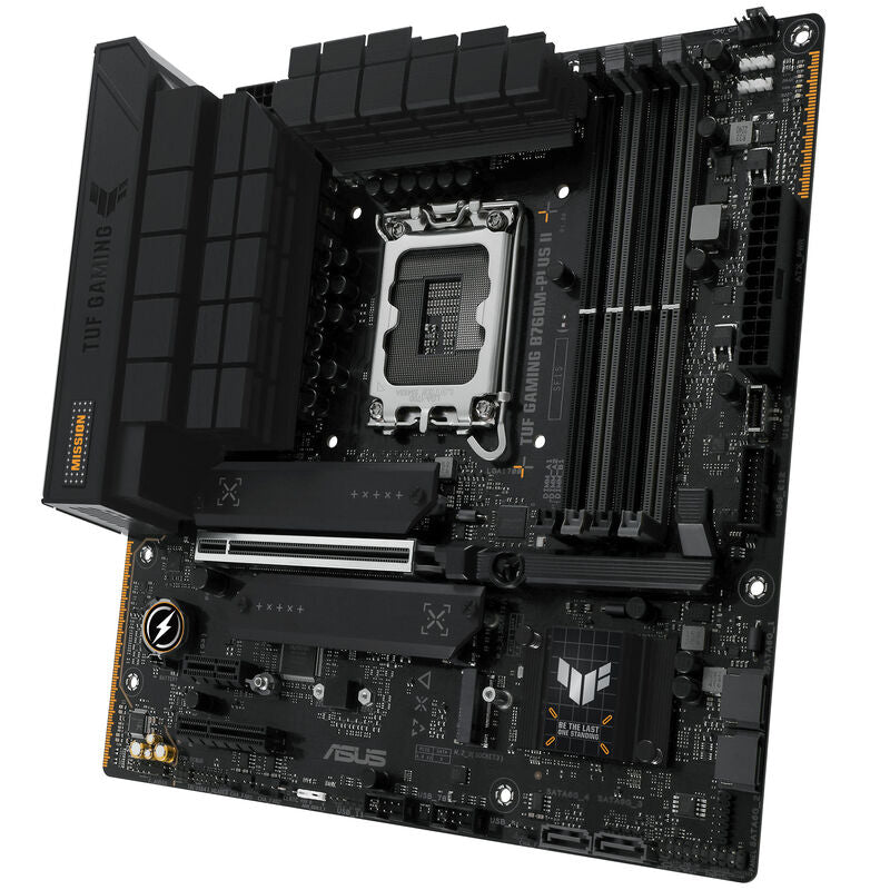 ASUS TUF Gaming B760M-Plus II hovedkort med RAM installert