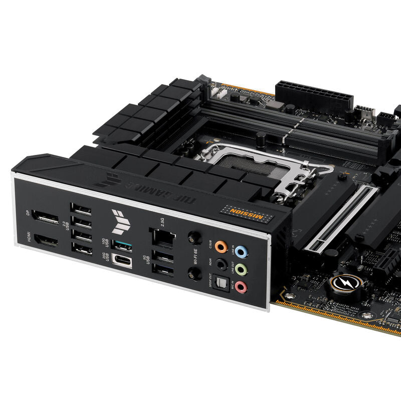 Nærbilde av minneplasser på ASUS TUF Gaming B760M-Plus WIFI II
