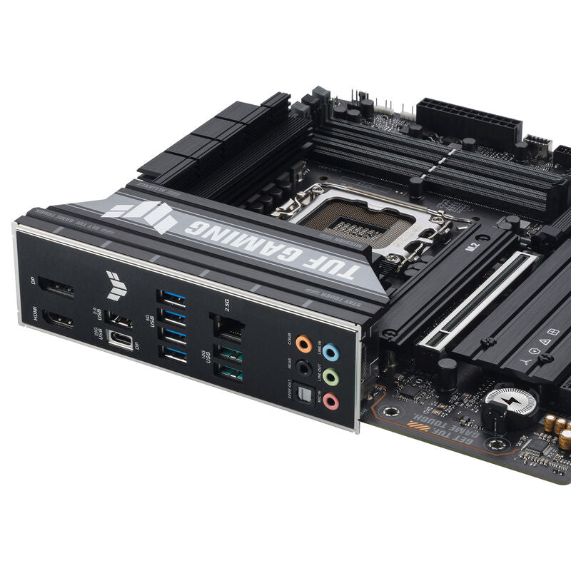 Nærbilde av ASUS TUF Gaming B860M-Plus PCIe-spor