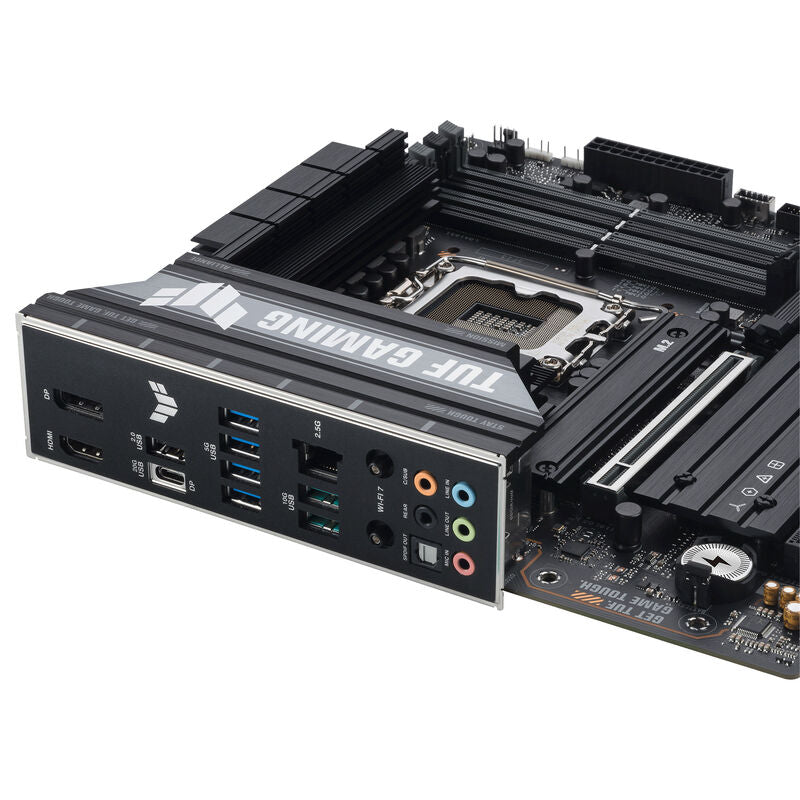 Nærbilde av ASUS TUF Gaming B860M-Plus WiFi hovedkort tilkoblinger