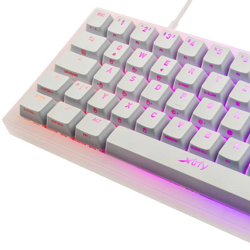 Nærbilde av tastene på Cherry Xtrfy K5 TKL gamingtastatur 65% RGB Kailh Red hvit