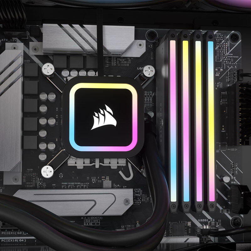 Corsair Dominator Titanium DDR5-6000 CL30 RGB RAM 64 GB grå montert i PC