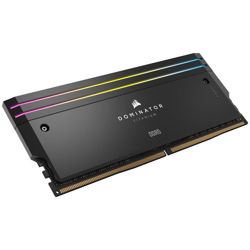 Corsair Dominator Titanium DDR5-7200 CL34 RAM 32 GB svart montert i PC