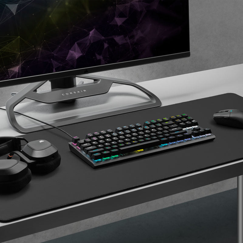 Nærbilde av tastene på Corsair K60 PRO TKL gamingtastatur RGB Corsair OPX svart