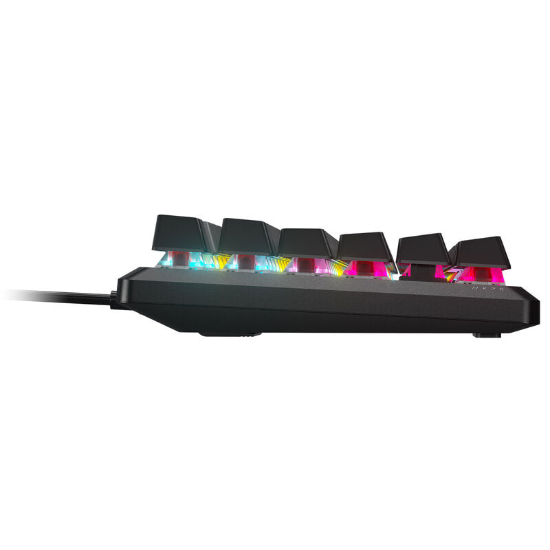 Nærbilde av taster på Corsair K70 RGB CORE mekanisk gamingtastatur Cherry MX Red