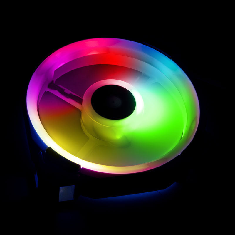 Nærbilde av LED-lys på Corsair LL120 RGB PWM vifte 120 mm 3-pakning med kontroller hvit