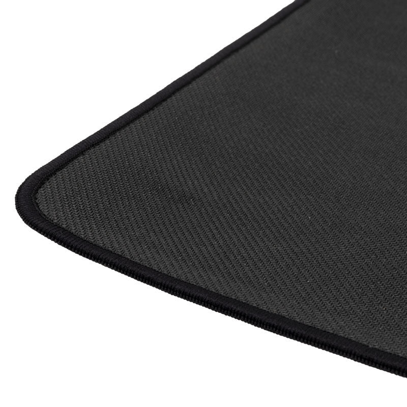 Nærbilde av sydd kant på Corsair MM350 PRO Extended XL musematte