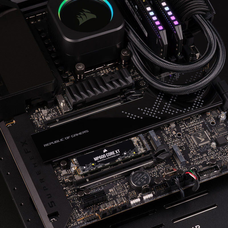 Corsair MP600 Core XT NVMe SSD 4 TB under montering