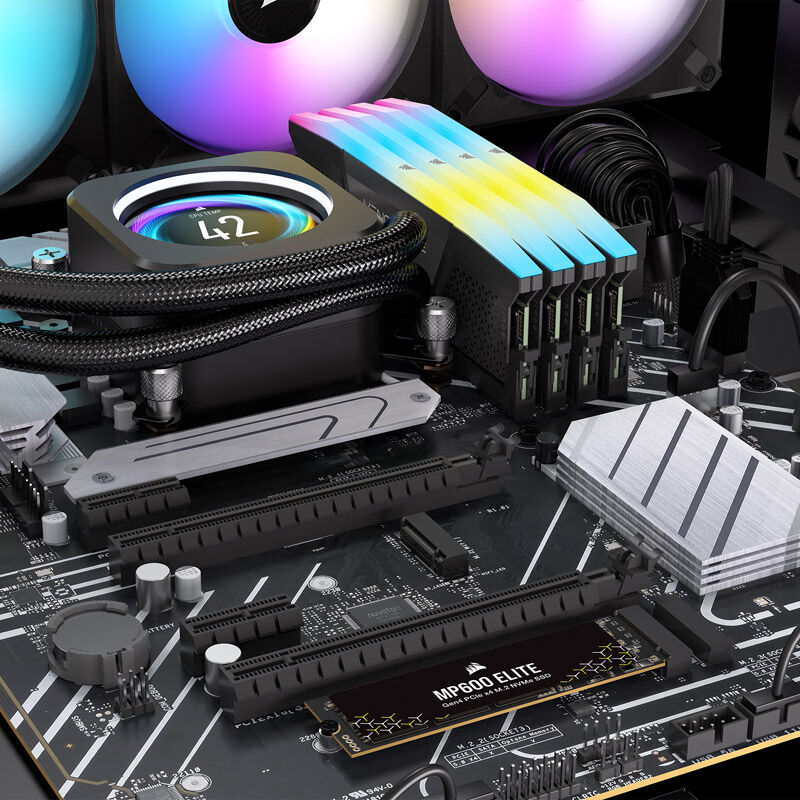 Corsair MP600 Elite NVMe SSD 2 TB med fokus på etikett