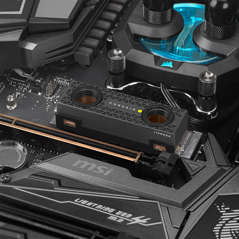 Corsair MP600 Pro Hydro X NVMe SSD 2 TB PCIe 4.0 M.2 sett fra siden