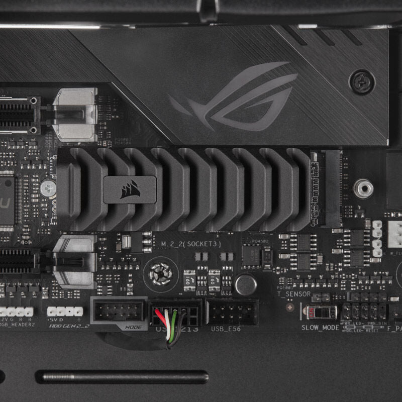 Corsair MP600 Pro XT NVMe SSD 2 TB under ulike vinkler