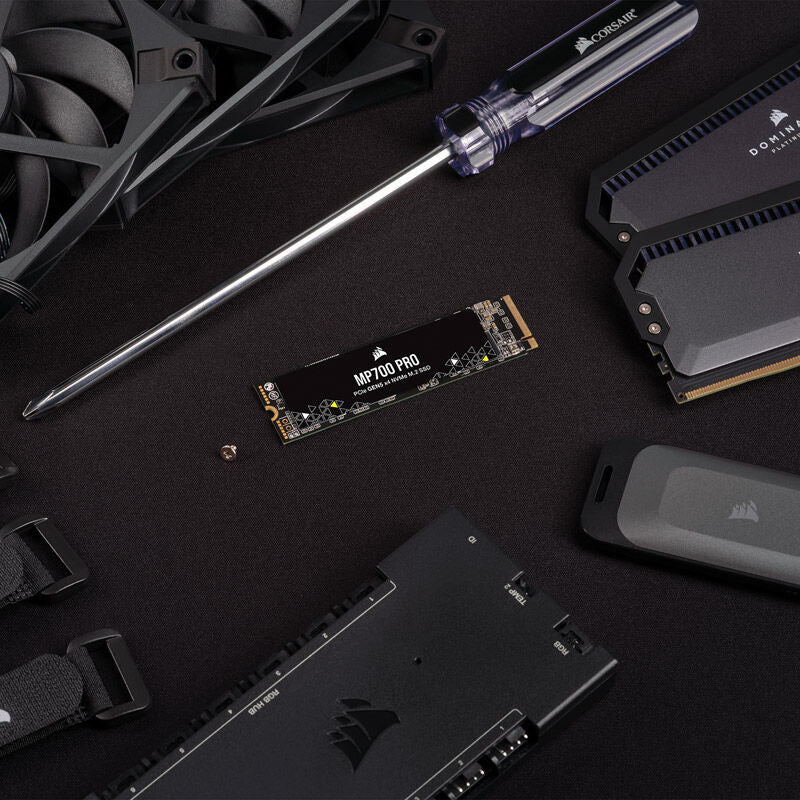 Corsair MP700 Pro NVMe SSD 2 TB PCIe 5.0 M.2 2280 i pakning