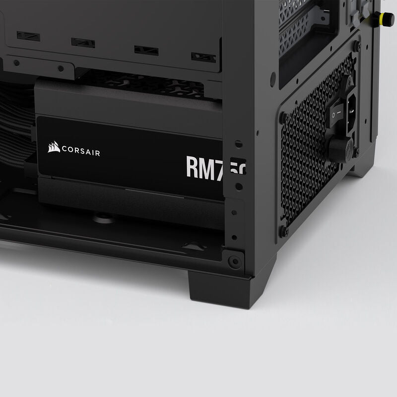 Corsair RMx RM750x åpen strømforsyning med interne komponenter