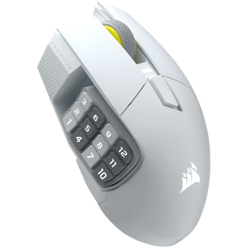 Detaljbilde av taster på Corsair Scimitar Elite Wireless SE gamingmus hvit