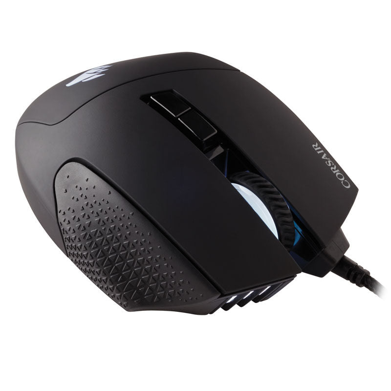 Corsair SCIMITAR RGB ELITE gamingmus montert på skrivebord