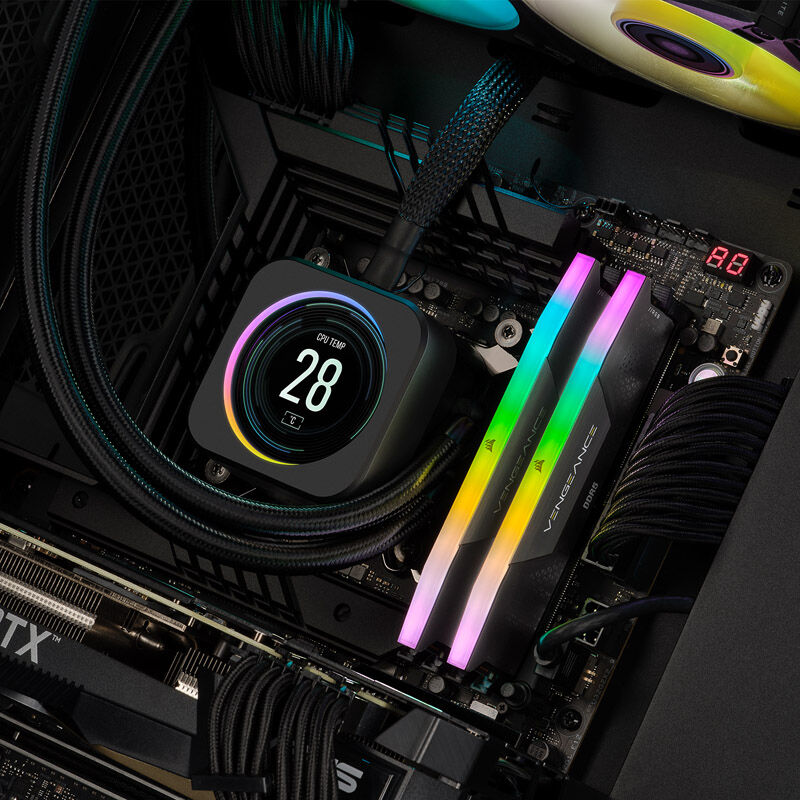 Sideprofil av Corsair Vengeance RGB DDR5-5200 CL40 RAM 64 GB XMP svart