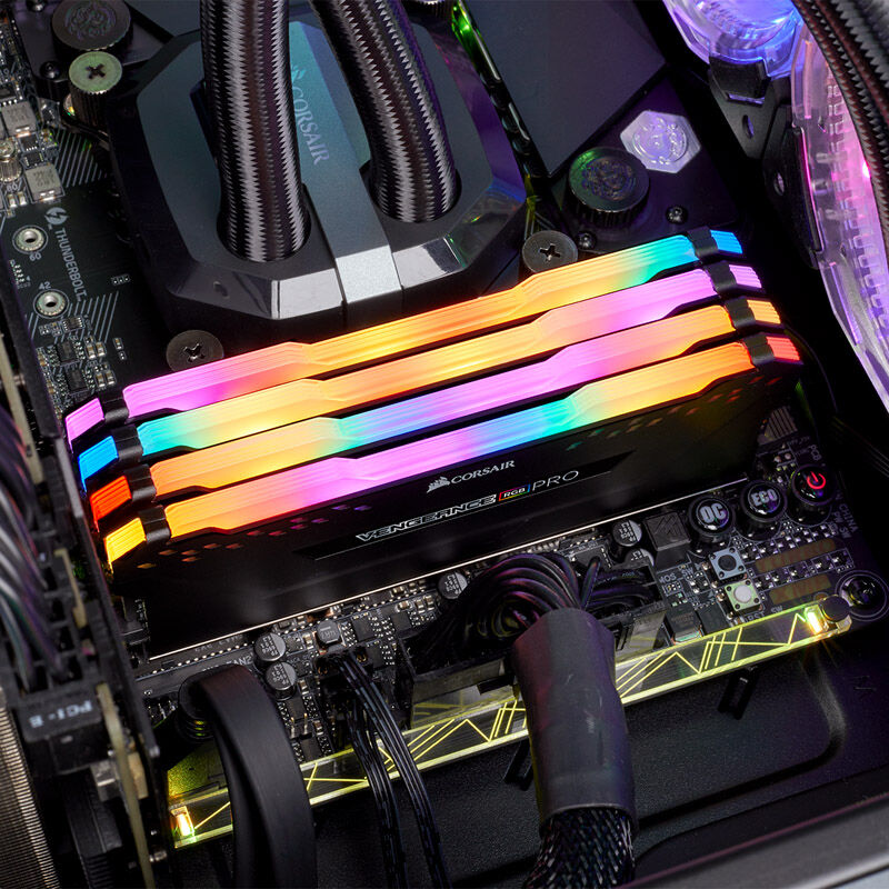 Corsair Vengeance RGB Pro DDR4-3000 CL16 RAM 32 GB svart montert i PC
