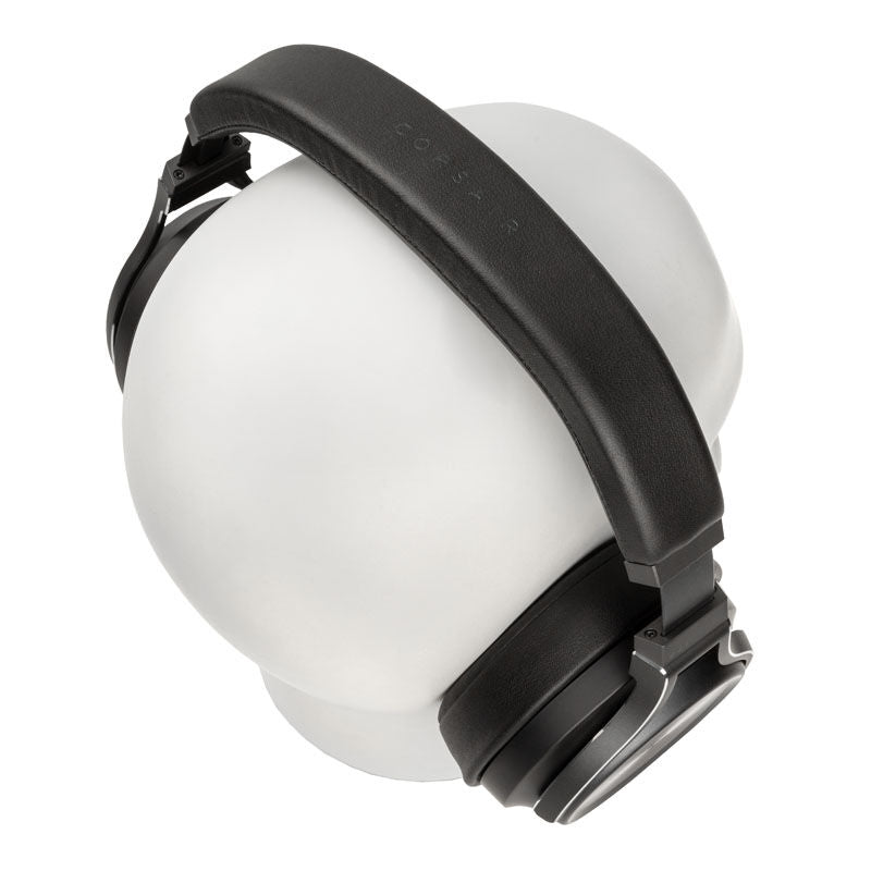 Montert Corsair Virtuoso RGB Wireless XT på hode