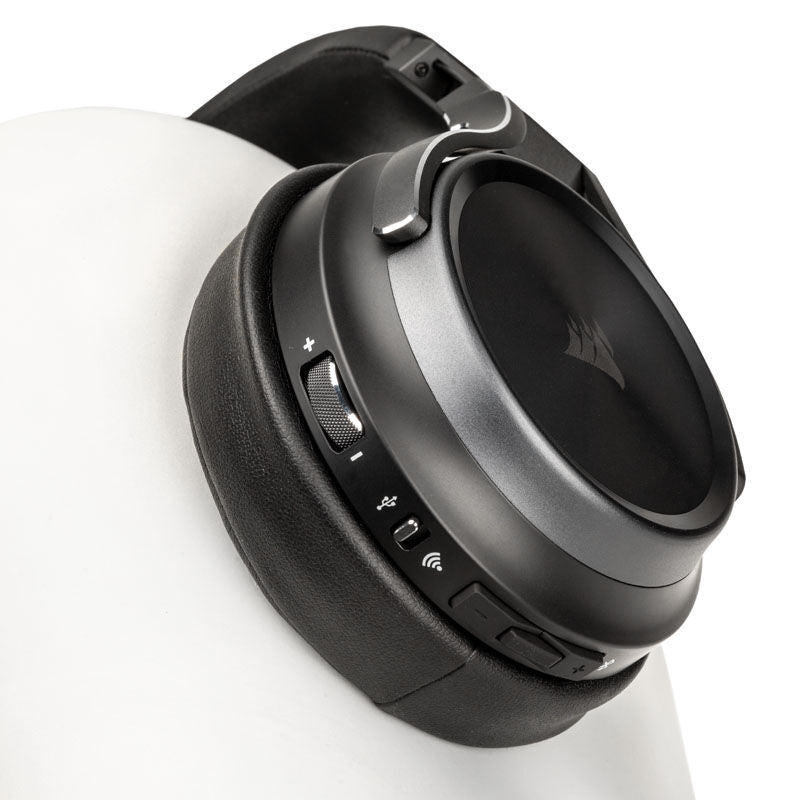Corsair Virtuoso RGB Wireless XT med RGB-lys aktivert
