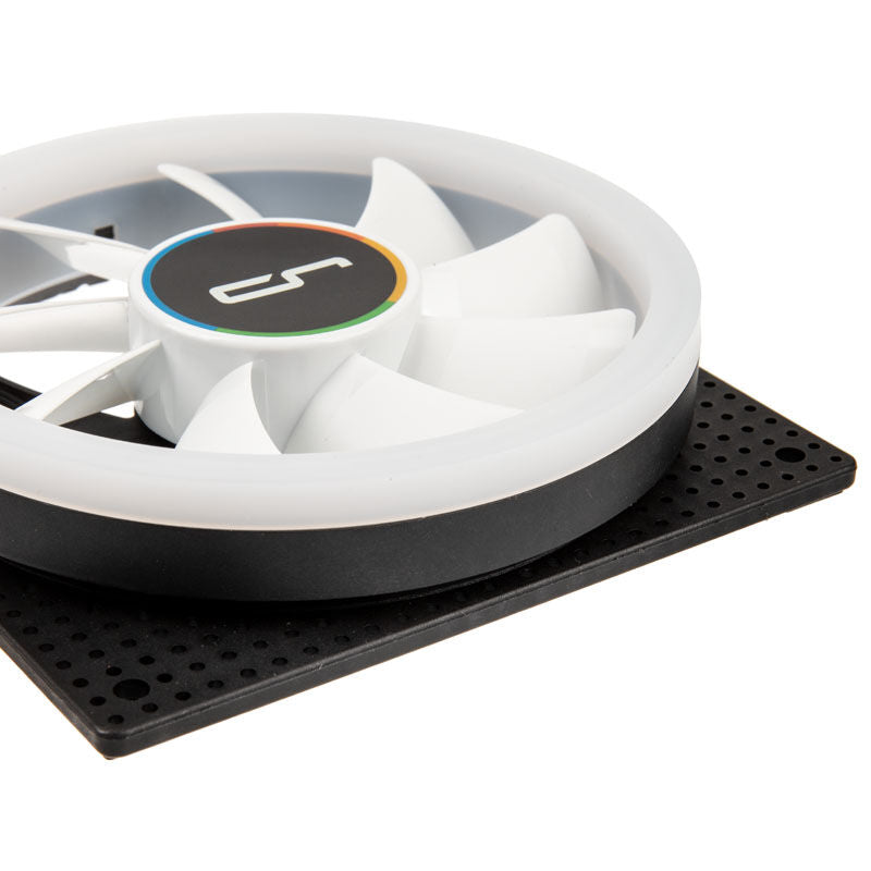 Nærbilde av ARGB-lys på Cryorig Crona X PWM vifte 120 mm ARGB hvit