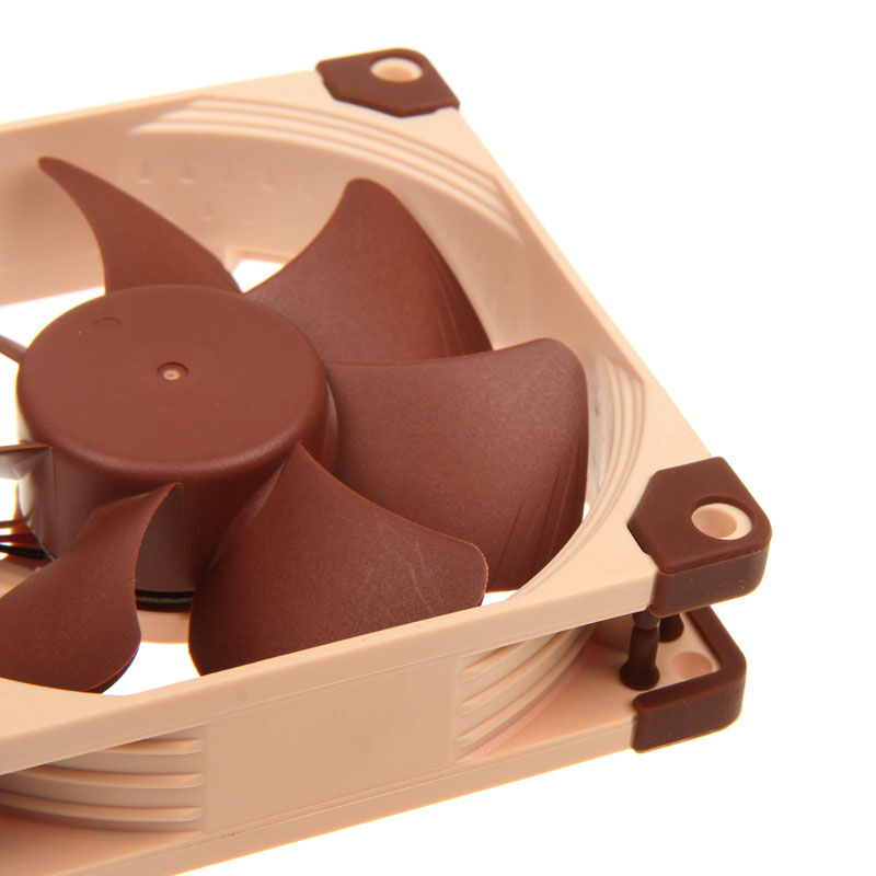 Detalj av Noctua NF-A9 FLX vifte 92 mm stillegående rotor