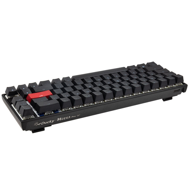 Nærbilde av Cherry MX-Red brytere på Ducky Mecha Pro SF
