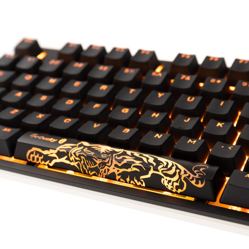 Sideprofil av Ducky One 2 Backlit PBT gamingtastatur RGB MX-Black svart