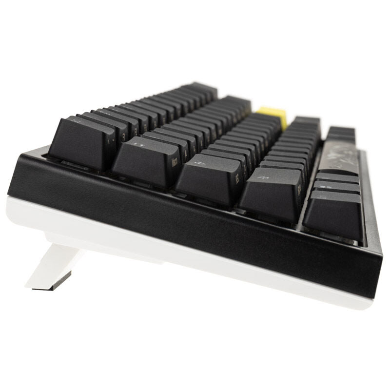 Nærbilde av brytere på Ducky One 2 Pro Mini gamingtastatur RGB Gateron Yellow US