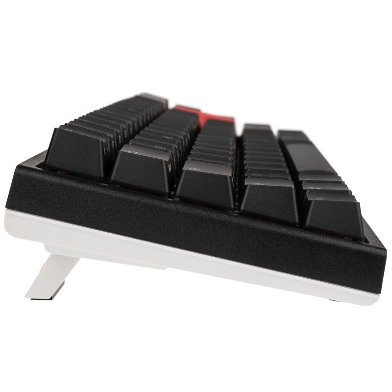 Ducky One 2 SF gamingtastatur 65% montert på skrivebord