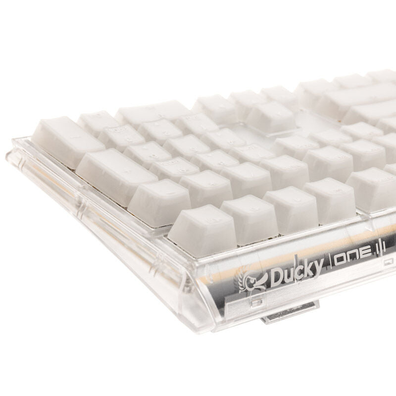 Ducky One 3 Aura White gamingtastatur RGB montert på skrivebord