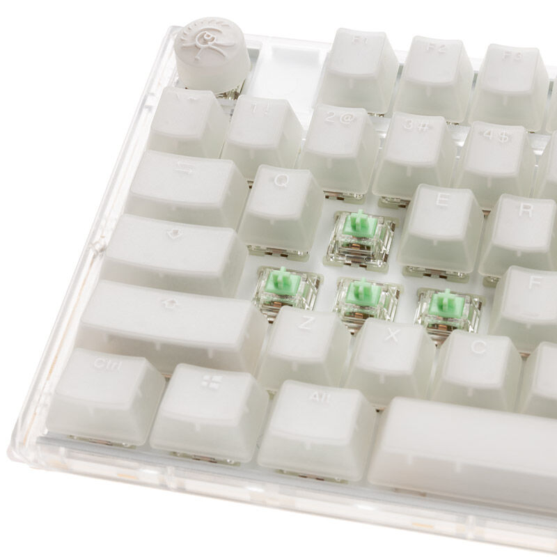 Ducky One 3 Aura White gamingtastatur montert på skrivebord