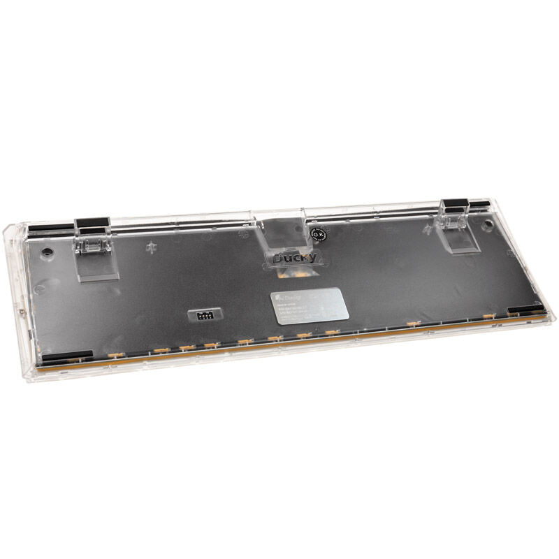 Ducky One 3 Aura White gamingtastatur RGB montert på skrivebord