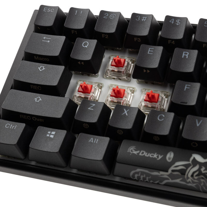Ducky One 3 Classic Black/White Mini gamingtastatur nærbilde av RGB-belysning