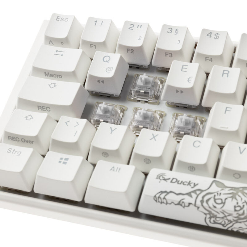 Nærbilde av Cherry MX Clear switch på Ducky One 3 Classic Pure White SF